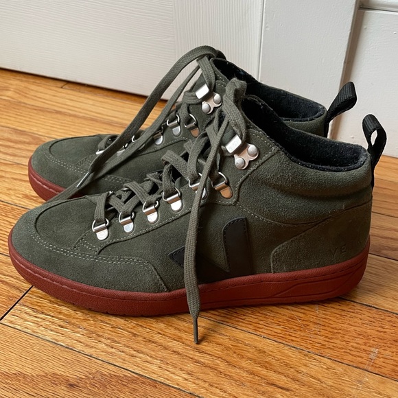 Veja Roraima Sneaker - WORN ONCE - Picture 2 of 4